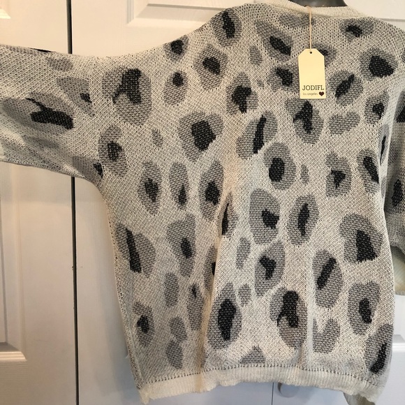 NWT Jodefil Over Sized, Animal Print, Light Weight Sweater - Picture 3 of 5